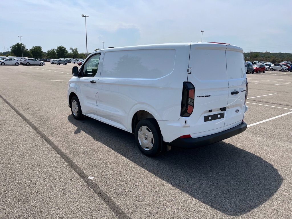 Photo véhicule 1 FORD Transit custom fourgon 300 L1H1 2.0 ECOBLUE 136 CH TREND