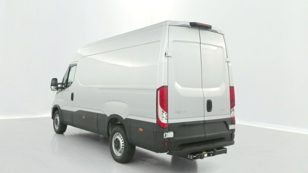 Photo véhicule 1 IVECO Daily Daily III 35S18HA8 3520L 3.0 180ch 12m³