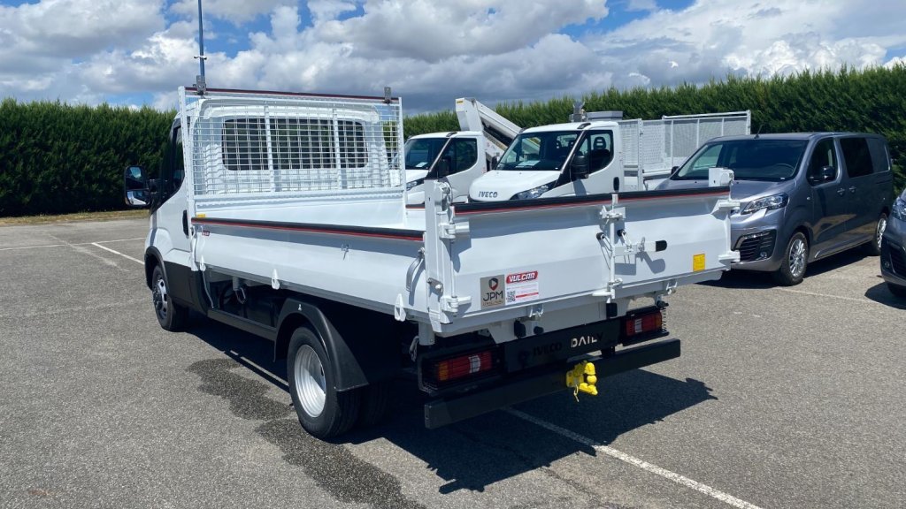 Photo véhicule 1 IVECO Daily Daily III 35C16H 3.0 3450 160ch Tri-Benne JPM