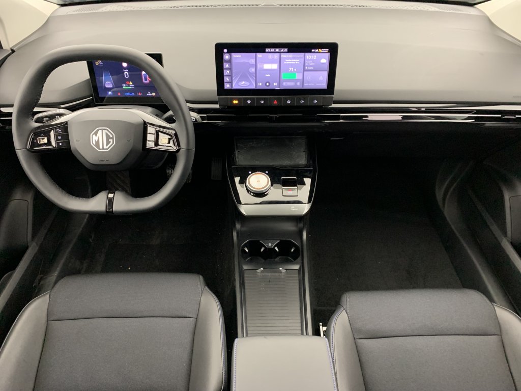 Photo véhicule 1 MG Mg4 ELECTRIC 77KWH - 180 KW 2WD LUXURY