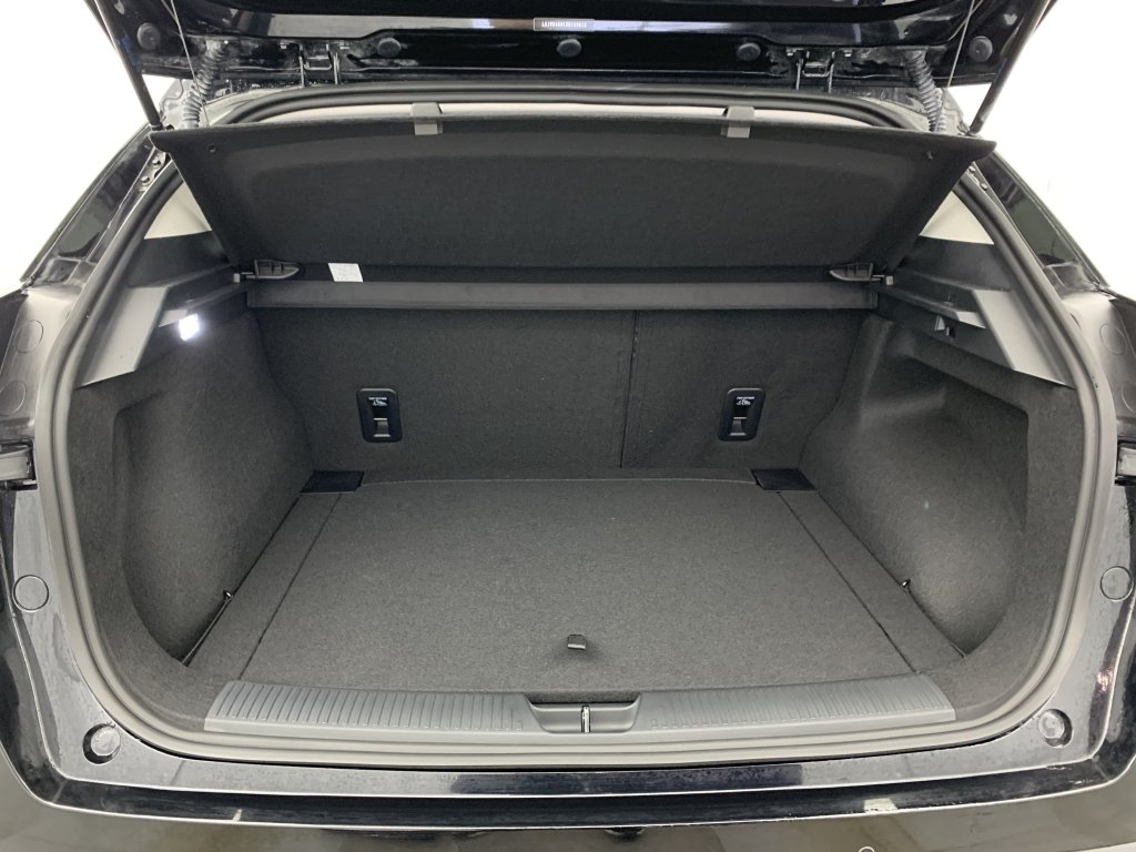 Photo véhicule 1 MG Mg4 ELECTRIC 77KWH - 180 KW 2WD LUXURY