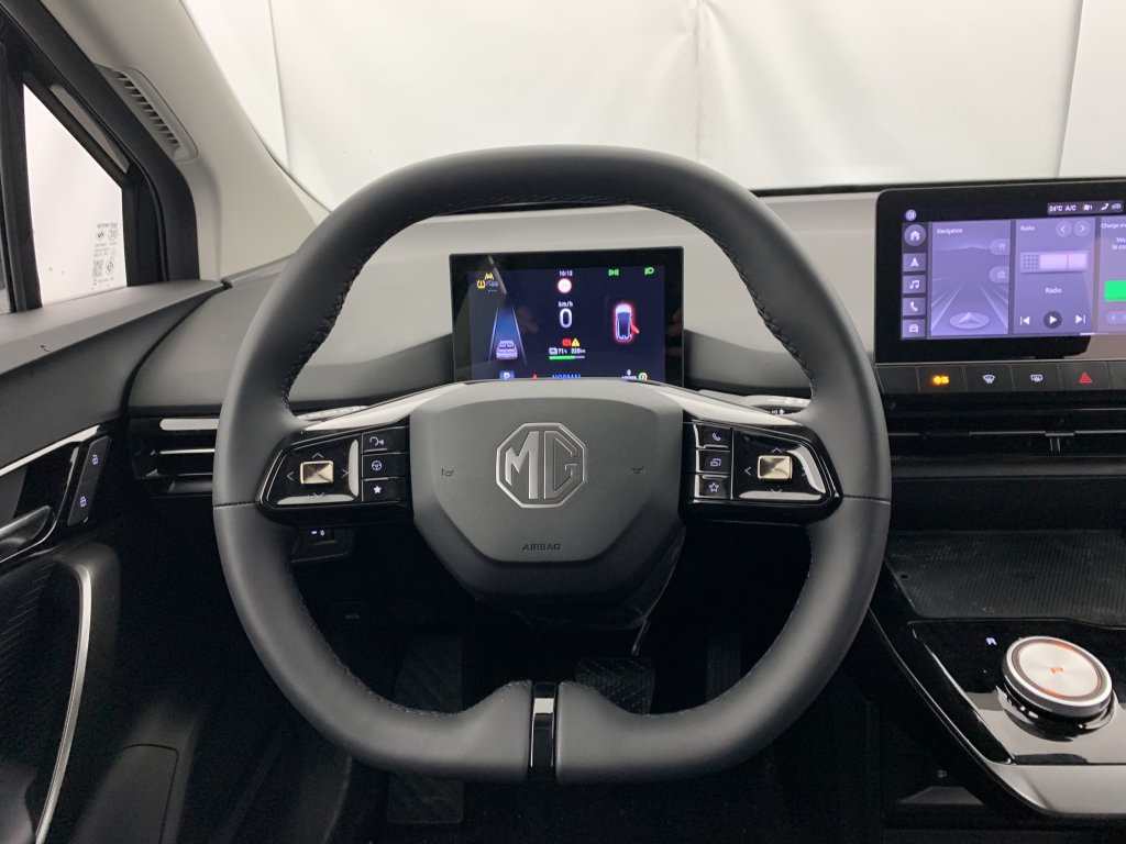 Photo véhicule 1 MG Mg4 ELECTRIC 77KWH - 180 KW 2WD LUXURY