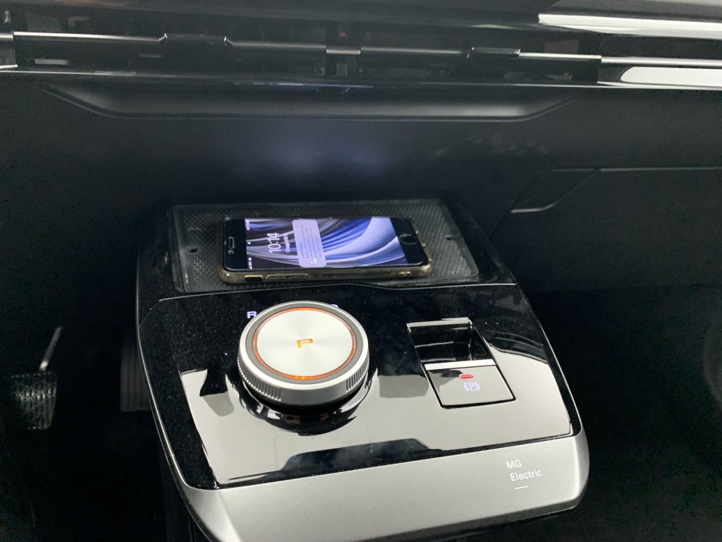 Photo véhicule 1 MG Mg4 ELECTRIC 77KWH - 180 KW 2WD LUXURY