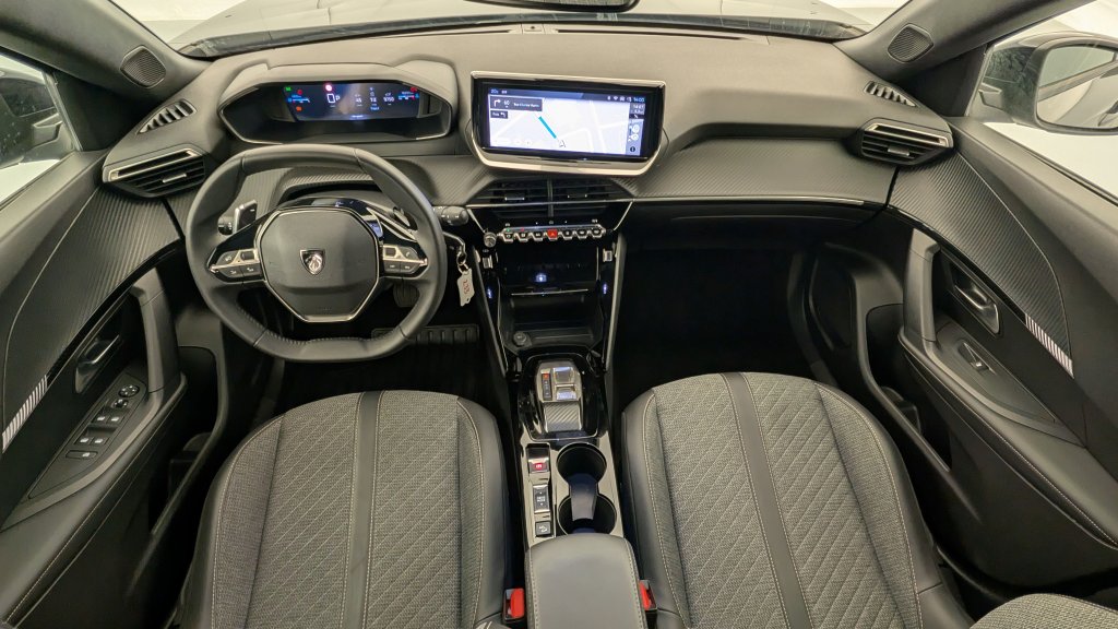 Photo véhicule 1 PEUGEOT 2008 PureTech 130 S S EAT8 Allure