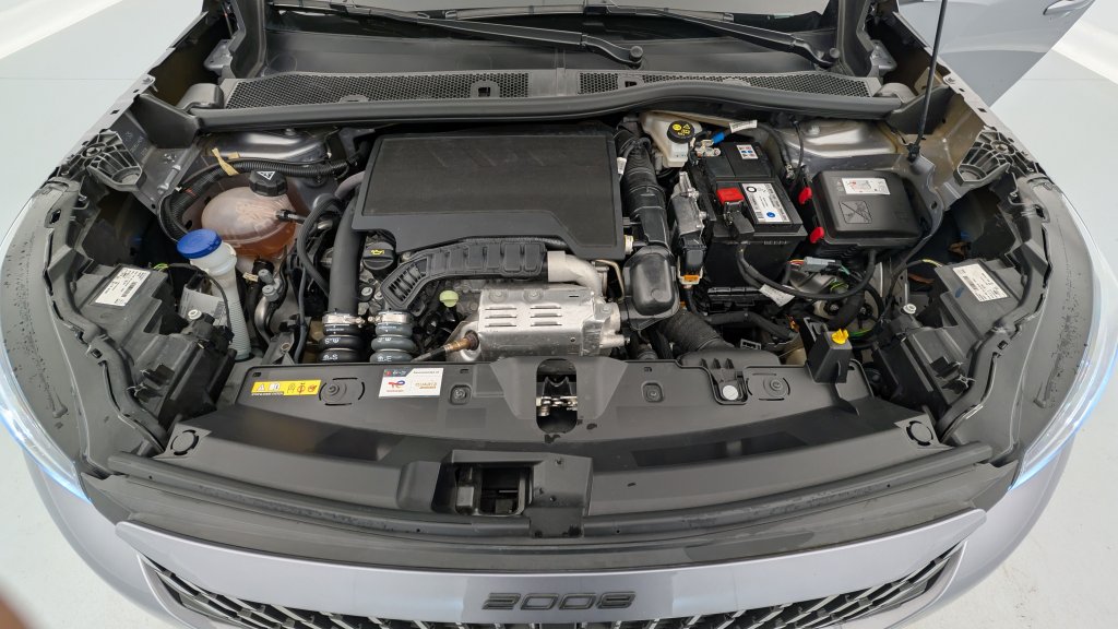 Photo véhicule 1 PEUGEOT 2008 PureTech 100 S S BVM6 Allure