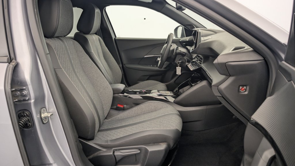 Photo véhicule 1 PEUGEOT 2008 PureTech 130 S S EAT8 Allure