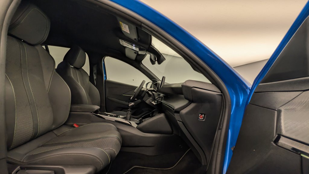 Photo véhicule 1 PEUGEOT 208 PureTech 100 S S BVM6 GT