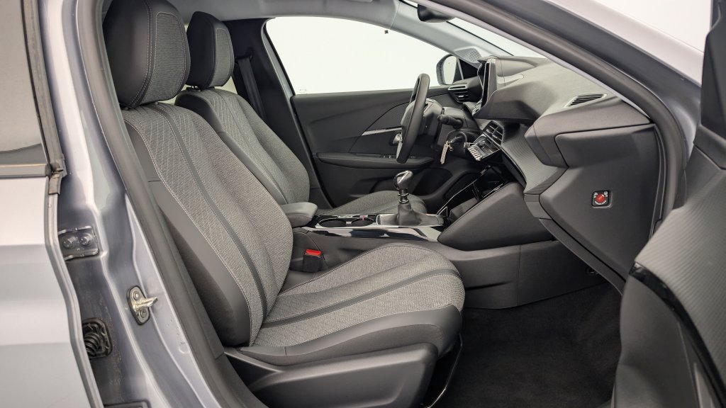 Photo véhicule 1 PEUGEOT 208 PureTech 100 S S BVM6 Allure