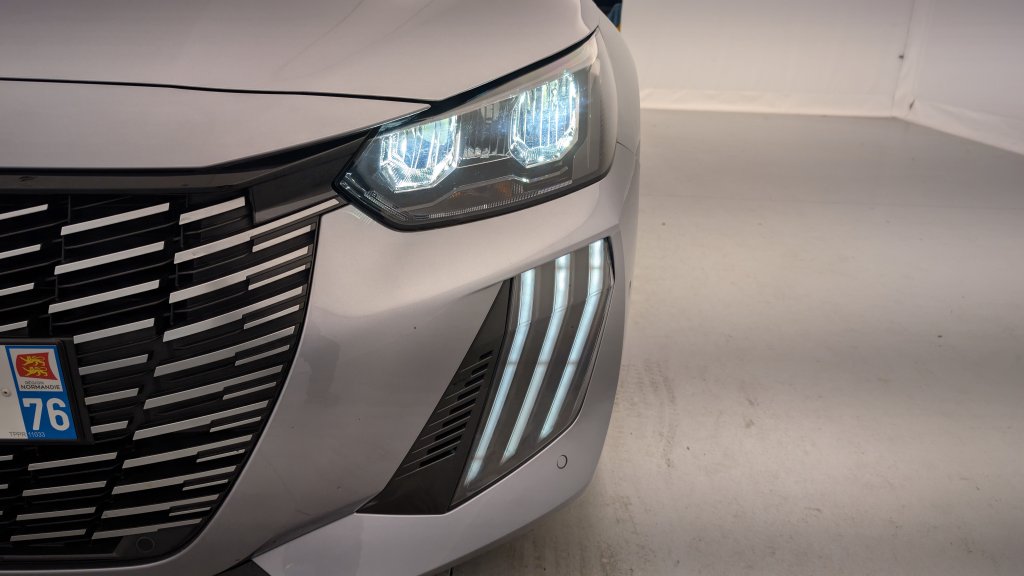 Photo véhicule 1 PEUGEOT 208 PureTech 100 S S BVM6 Allure