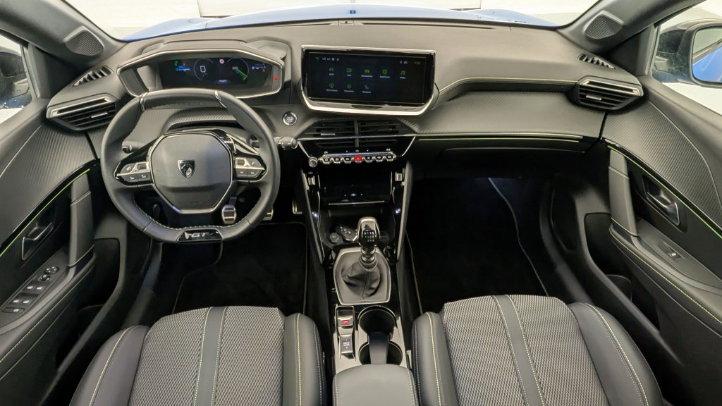 Photo véhicule 1 PEUGEOT 208 PureTech 100 S S BVM6 GT