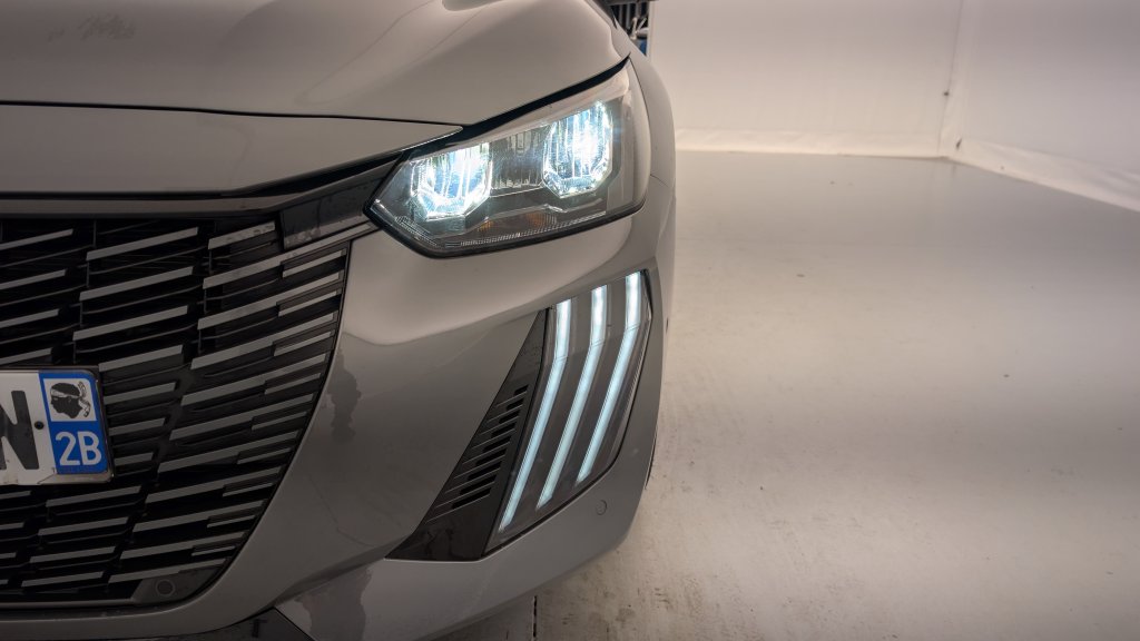 Photo véhicule 1 PEUGEOT 208 PureTech 100 S S BVM6 Allure