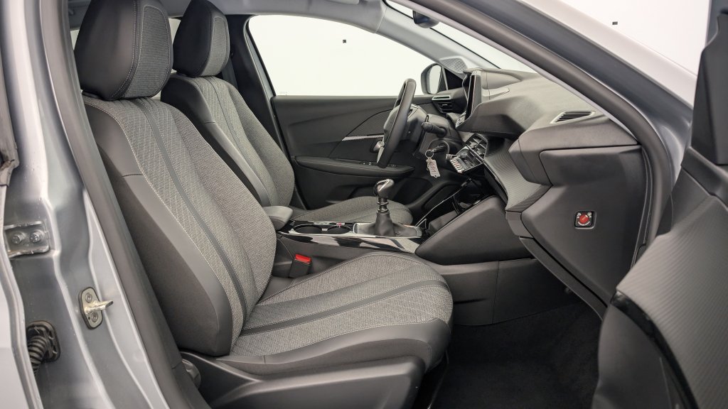 Photo véhicule 1 PEUGEOT 208 PureTech 100 S S BVM6 Allure