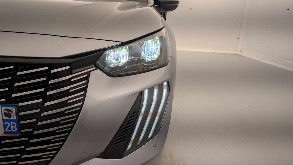 Photo véhicule 1 PEUGEOT 208 PureTech 100 S S BVM6 Allure