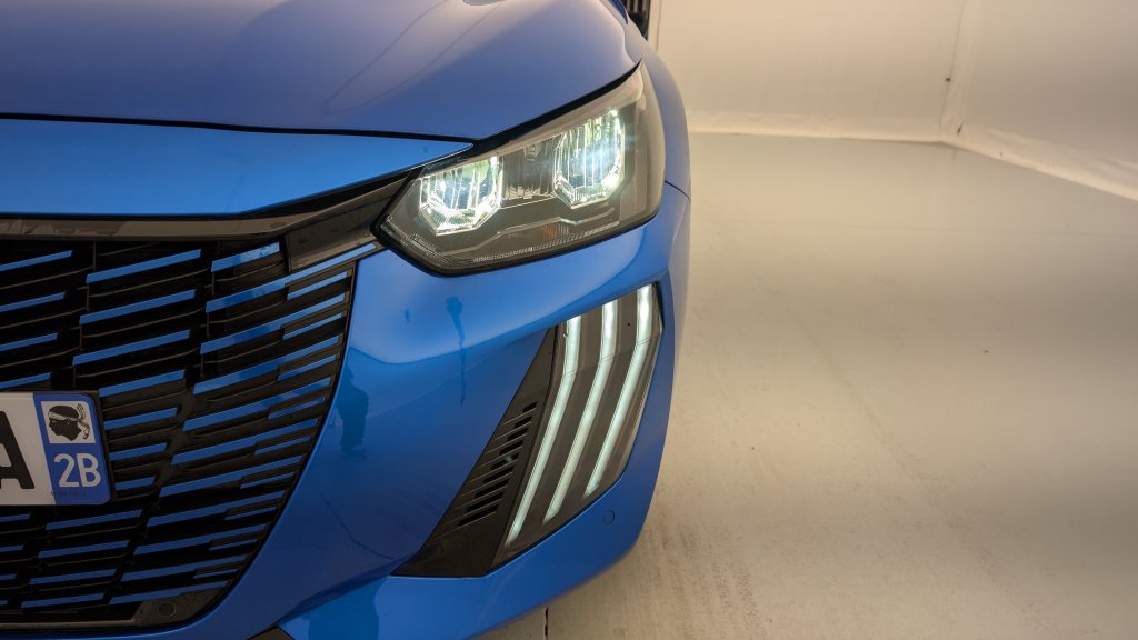 Photo véhicule 1 PEUGEOT 208 PureTech 100 S S BVM6 Allure