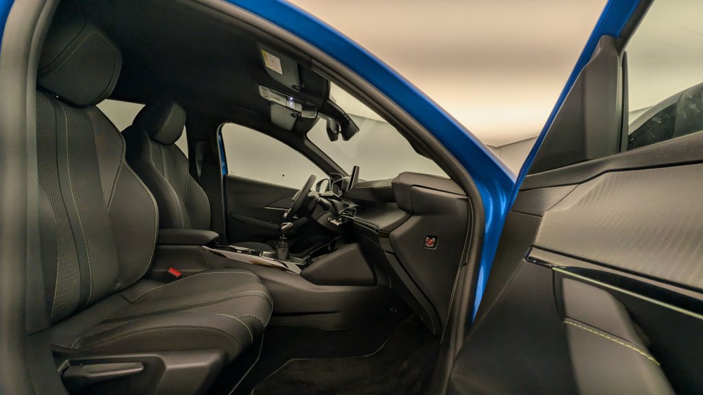 Photo véhicule 1 PEUGEOT 208 PureTech 100 S S BVM6 GT
