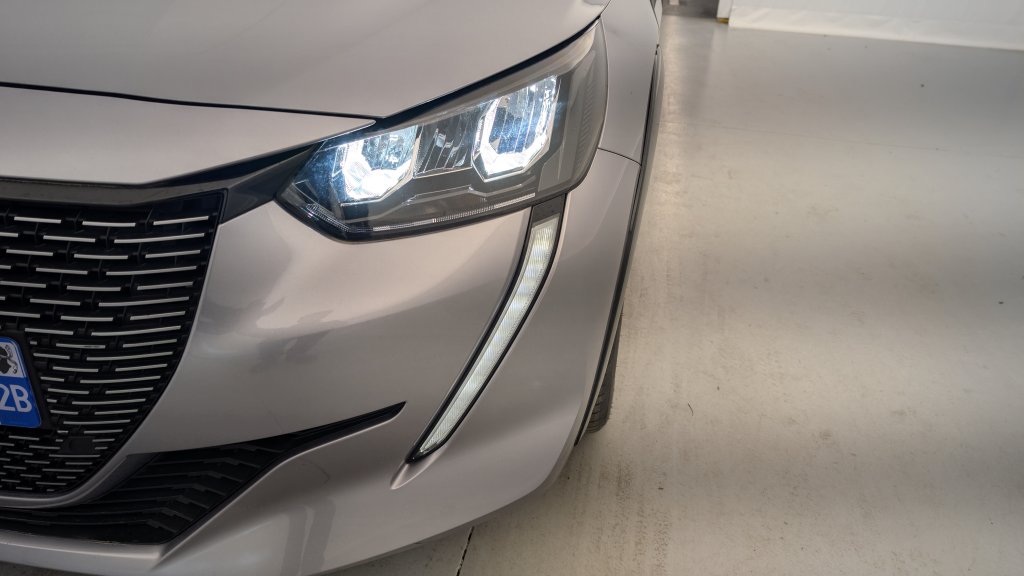 Photo véhicule 1 PEUGEOT 208 electrique 50 KWH 136CH ALLURE