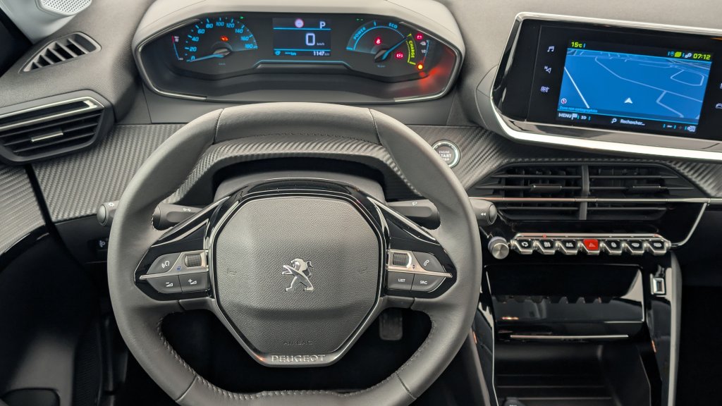 Photo véhicule 1 PEUGEOT 208 electrique 50 KWH 136CH ALLURE