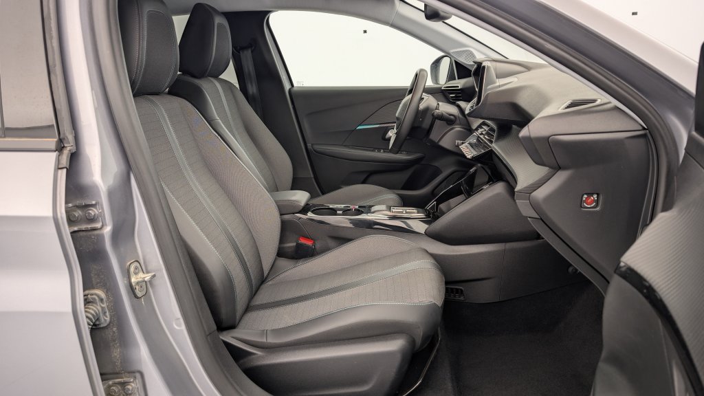 Photo véhicule 1 PEUGEOT 208 electrique 50 KWH 136CH ALLURE