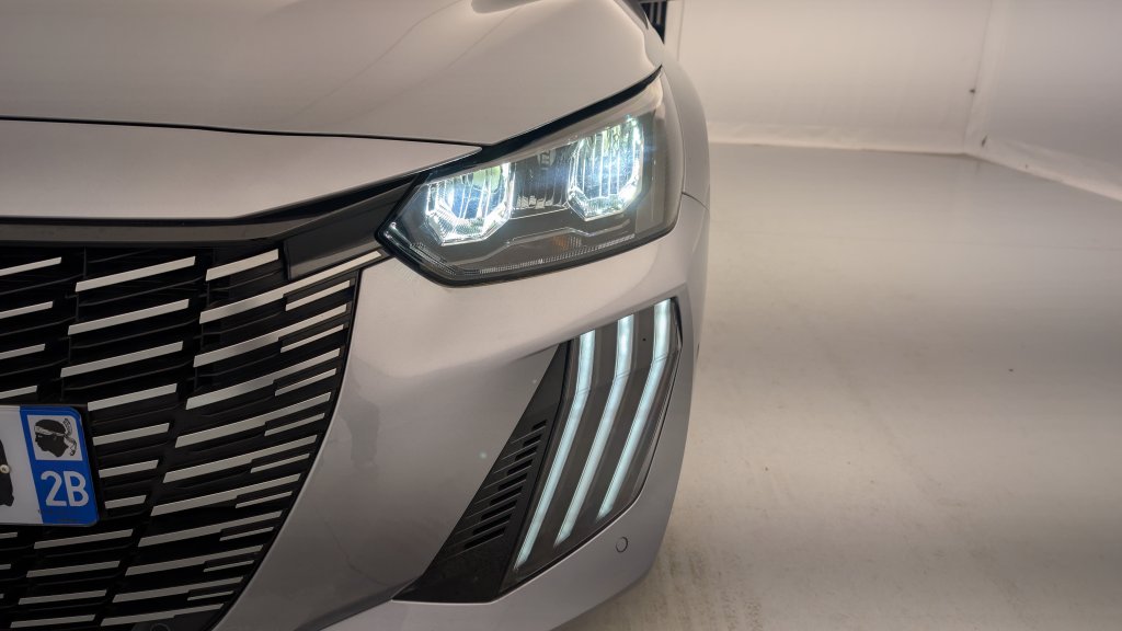 Photo véhicule 1 PEUGEOT 208 PureTech 100 S S BVM6 Allure