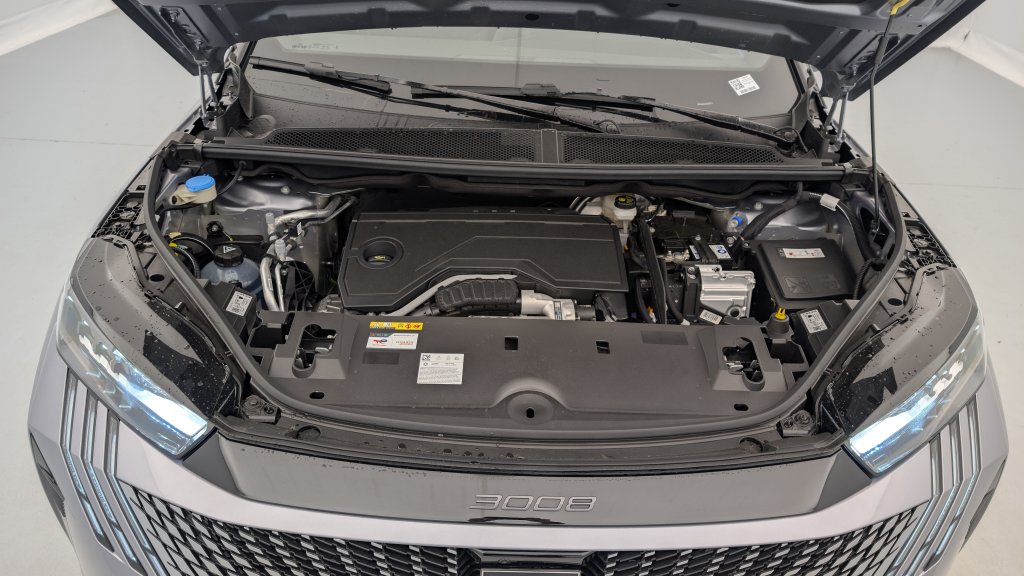 Photo véhicule 1 PEUGEOT 3008 Hybrid 145 e-DCS6 GT