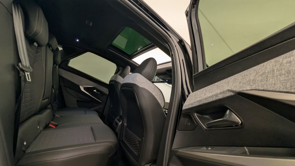 Photo véhicule 1 PEUGEOT 3008 Hybrid 145 e-DCS6 GT
