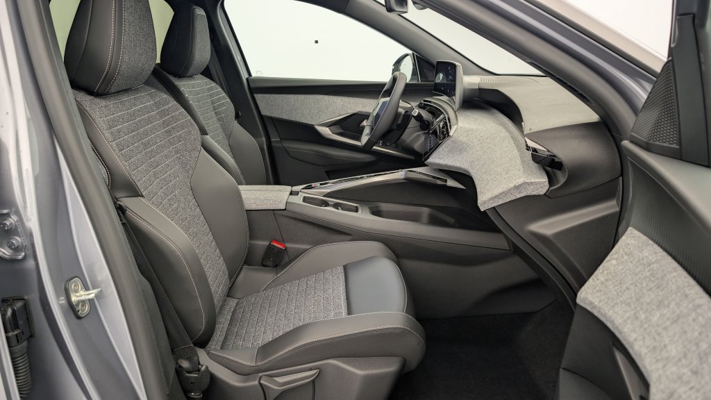 Photo véhicule 1 PEUGEOT 3008 Hybrid 145 e-DCS6 Allure