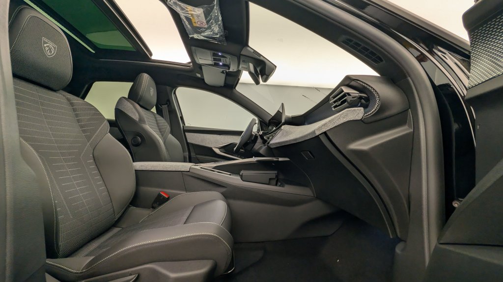Photo véhicule 1 PEUGEOT 3008 Hybrid 145 e-DCS6 GT