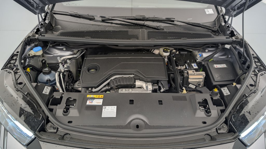 Photo véhicule 1 PEUGEOT 3008 Hybrid 145 e-DCS6 GT