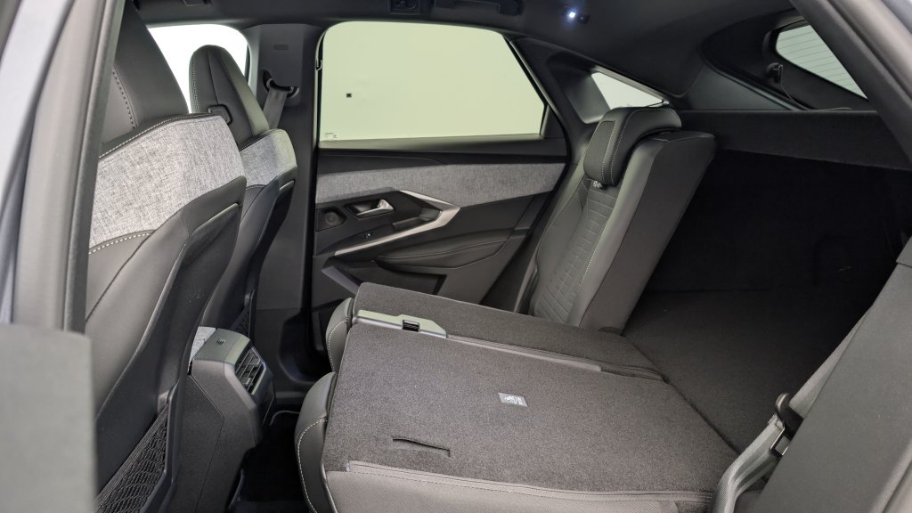 Photo véhicule 1 PEUGEOT 3008 Hybrid 145 e-DCS6 GT