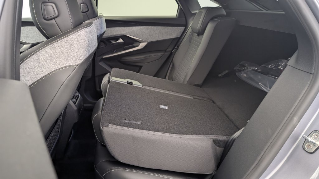 Photo véhicule 1 PEUGEOT 3008 Hybrid 145 e-DCS6 GT