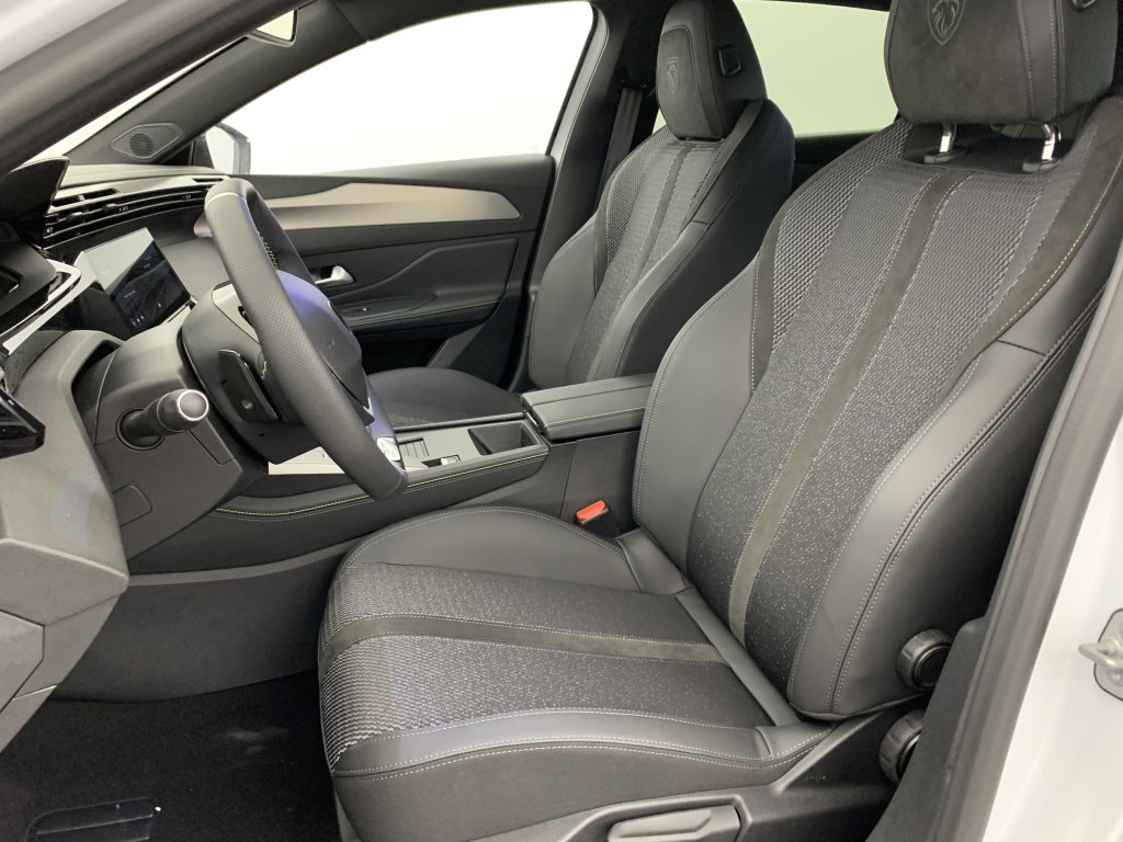 Photo véhicule 1 PEUGEOT 308 BlueHDi 130ch S S EAT8 GT