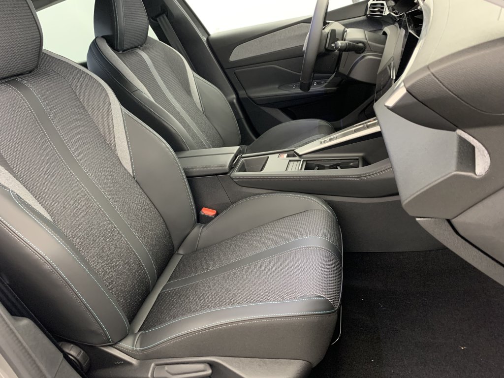 Photo véhicule 1 PEUGEOT 308 SW PureTech 130ch S S EAT8 Allure Pack