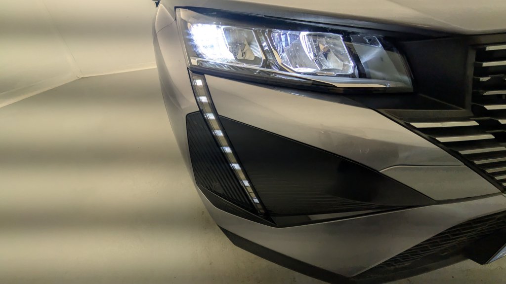 Photo véhicule 1 PEUGEOT 408 Hybrid 136 e-DCS6 Allure
