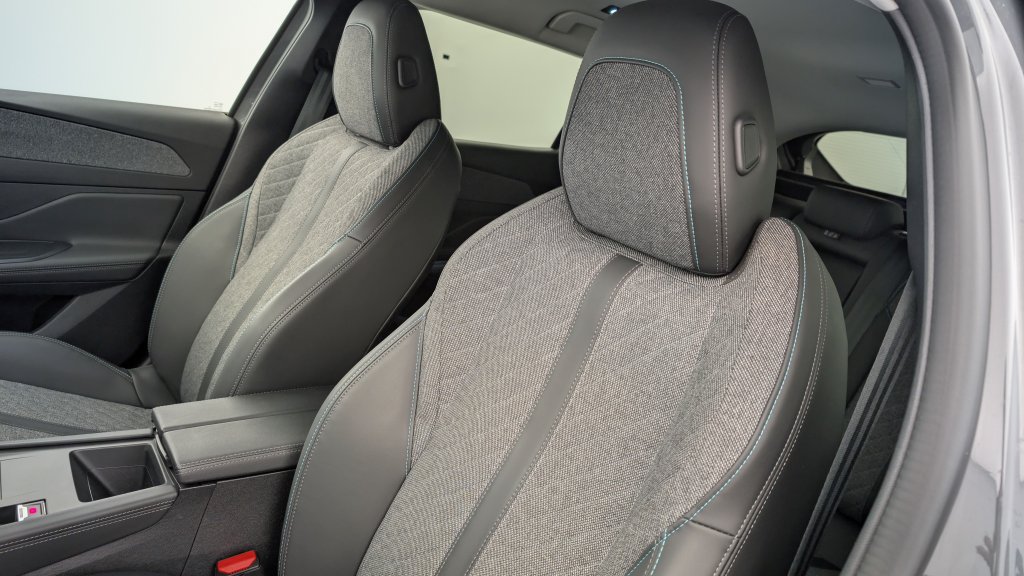 Photo véhicule 1 PEUGEOT 408 PureTech 130 ch S S EAT8 Allure