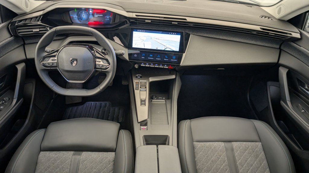 Photo véhicule 1 PEUGEOT 408 PureTech 130 ch S S EAT8 Allure