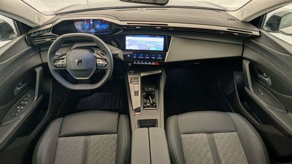 Photo véhicule 1 PEUGEOT 408 Hybrid 136 e-DCS6 Allure