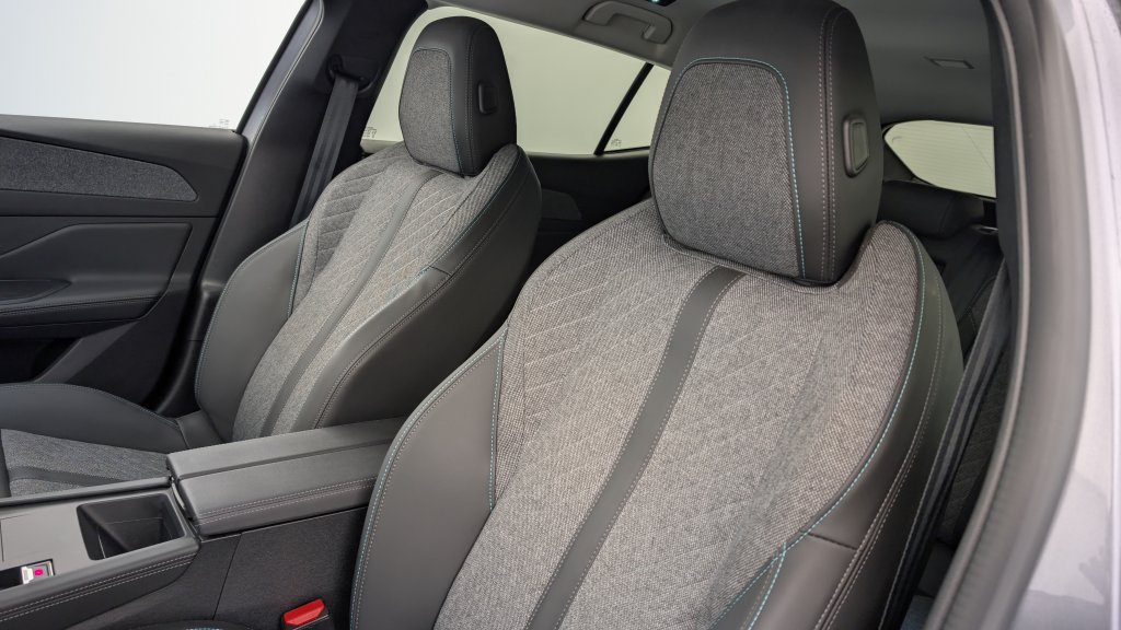 Photo véhicule 1 PEUGEOT 408 PureTech 130 ch S S EAT8 Allure