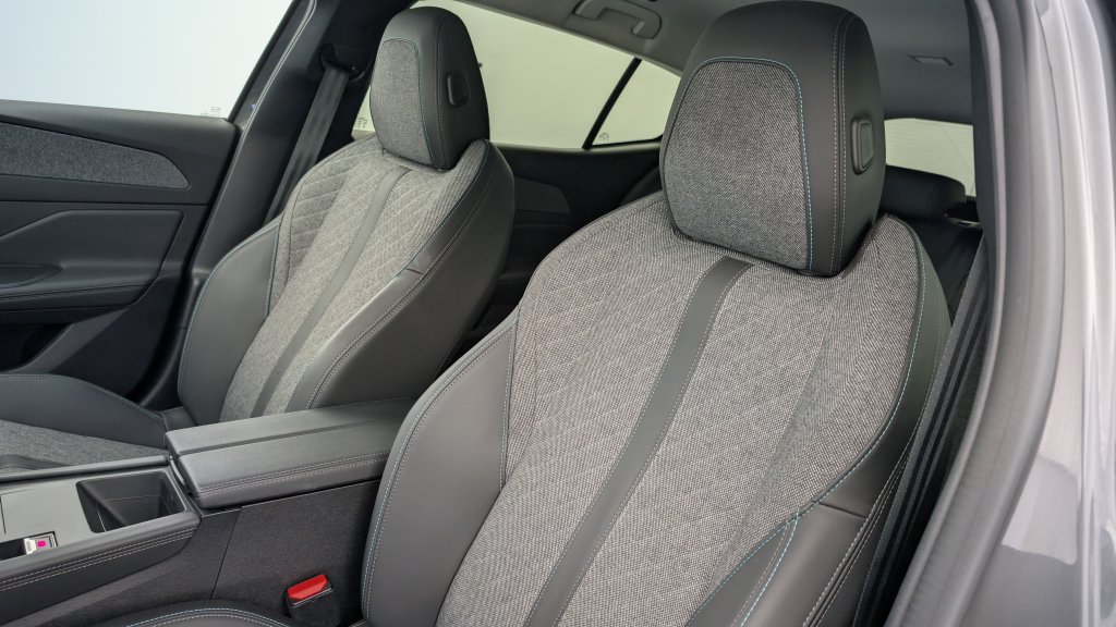 Photo véhicule 1 PEUGEOT 408 PureTech 130 ch S S EAT8 Allure