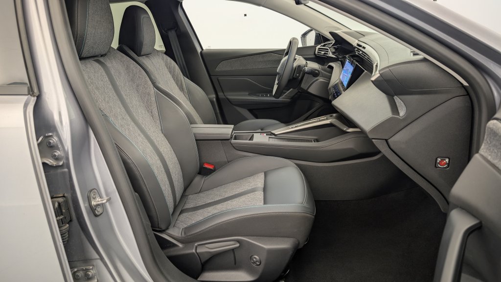 Photo véhicule 1 PEUGEOT 408 PureTech 130 ch S S EAT8 Allure