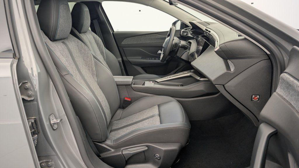 Photo véhicule 1 PEUGEOT 408 PureTech 130 ch S S EAT8 Allure