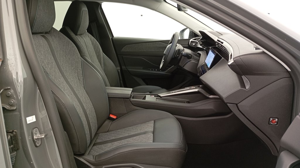 Photo véhicule 1 PEUGEOT 408 PureTech 130 ch S S EAT8 Allure