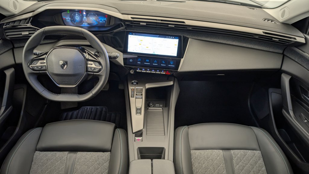 Photo véhicule 1 PEUGEOT 408 PureTech 130 ch S S EAT8 Allure