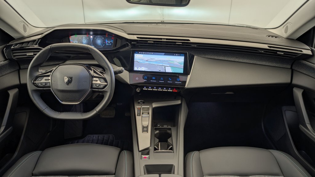 Photo véhicule 1 PEUGEOT 408 PureTech 130 ch S S EAT8 Allure