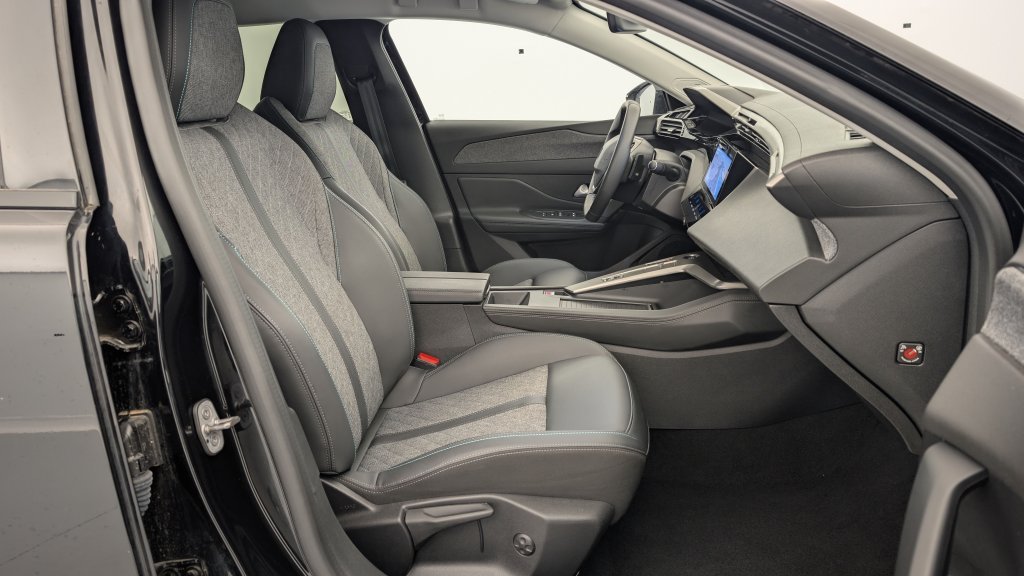 Photo véhicule 1 PEUGEOT 408 PureTech 130 ch S S EAT8 Allure
