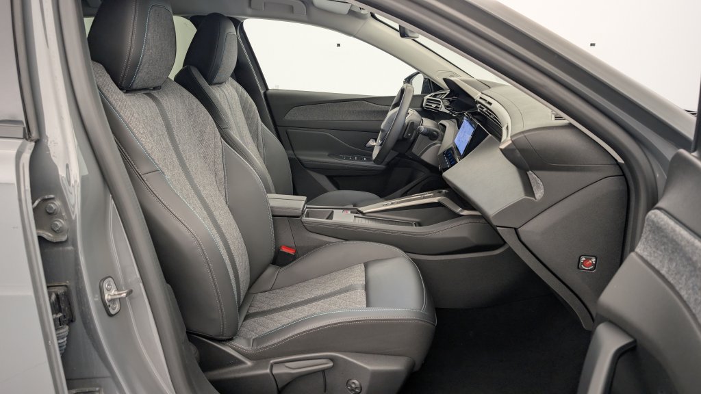 Photo véhicule 1 PEUGEOT 408 PureTech 130 ch S S EAT8 Allure