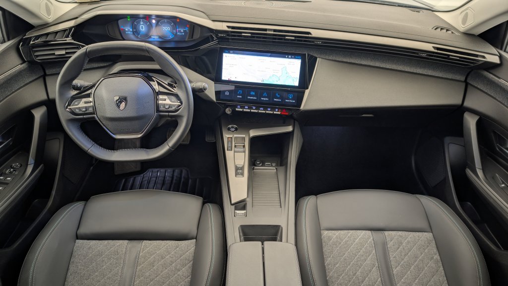 Photo véhicule 1 PEUGEOT 408 PureTech 130 ch S S EAT8 Allure