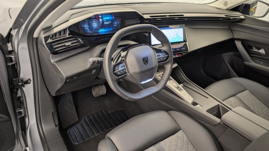 Photo véhicule 1 PEUGEOT 408 PureTech 130 ch S S EAT8 Allure