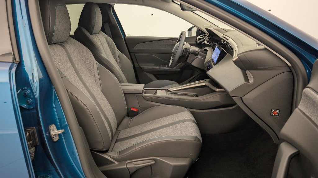 Photo véhicule 1 PEUGEOT 408 Hybrid 136 e-DCS6 Allure