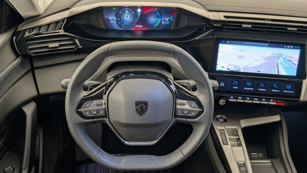 Photo véhicule 1 PEUGEOT 408 Hybrid 136 e-DCS6 Allure