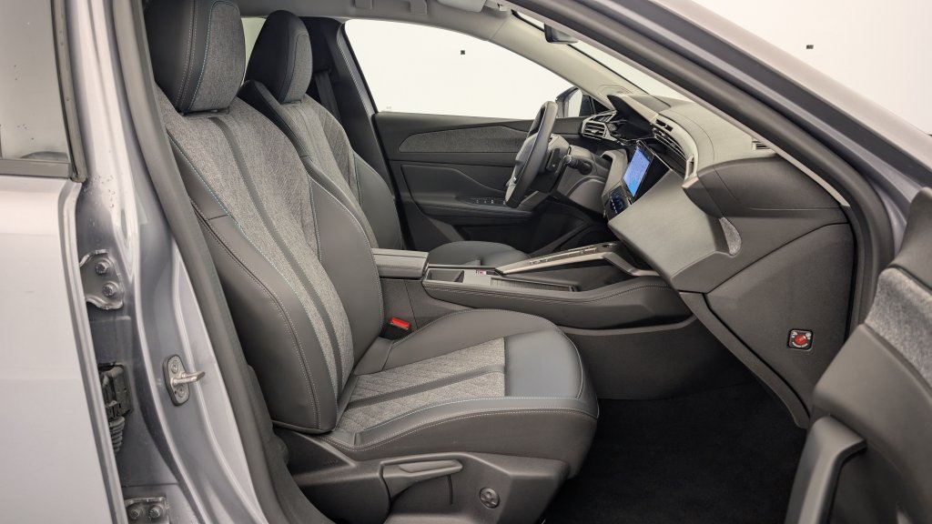 Photo véhicule 1 PEUGEOT 408 PureTech 130 ch S S EAT8 Allure
